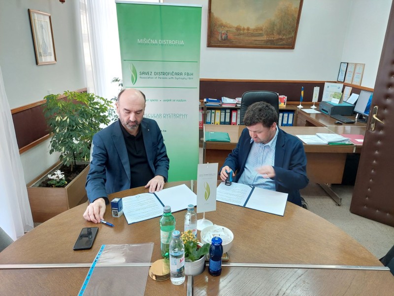 Direktor Saveza i Predsjednik Udruženja distrofičara Bužim potpisali sporazum 2